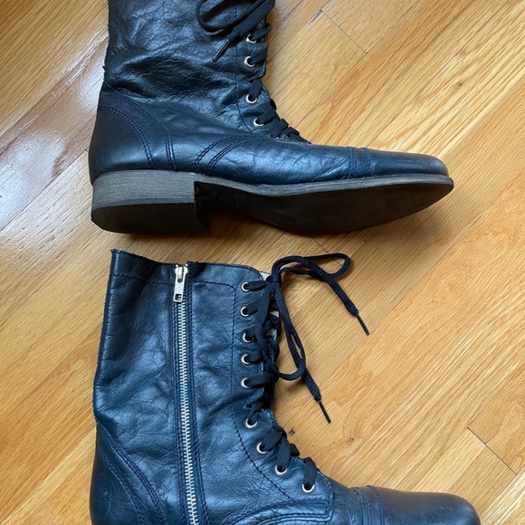 Steve Madden black tie booties with zipper, size 11 - Picture 5 of 9